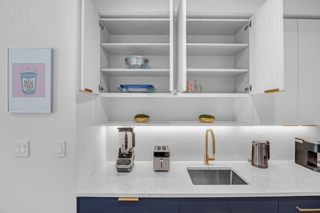 Building Photo - 980 6th Ave