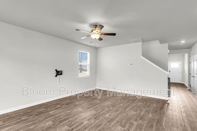 Building Photo - 205 Maple Hl Dr