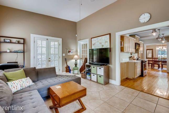Bonus room - 1038 S Candler St