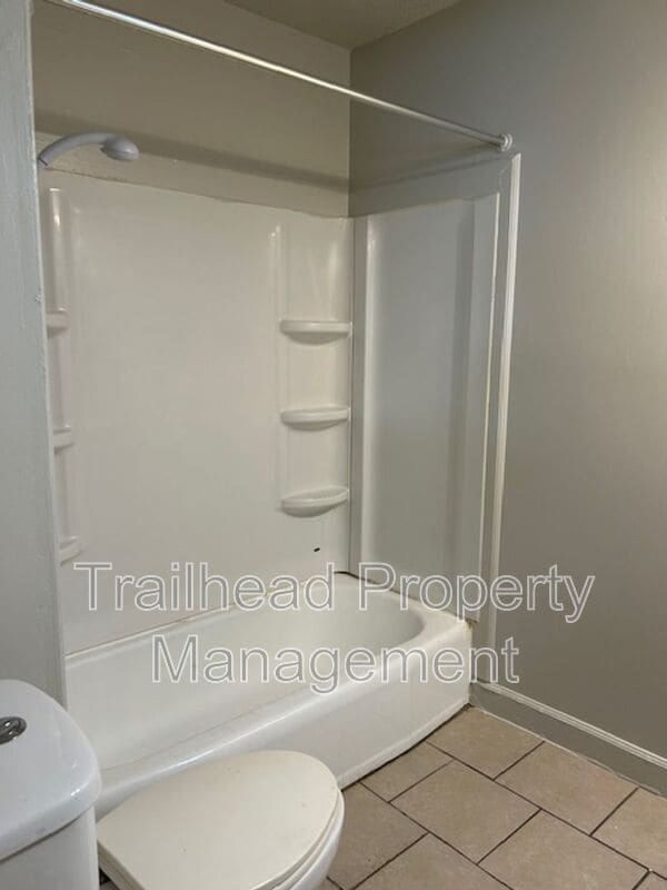 Building Photo - 3327 S Oxford Ave