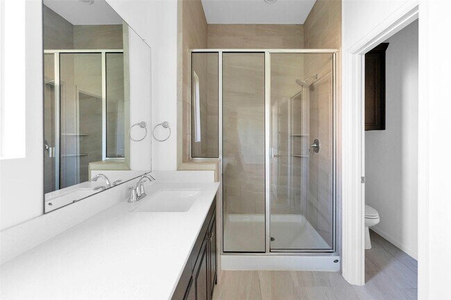 Building Photo - 1426 Northwood Blf Ln