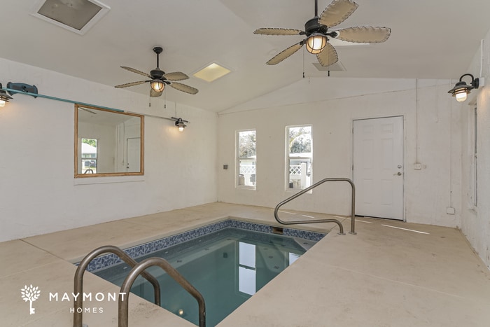 Building Photo - 11 Maple Run