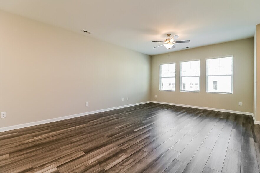 Building Photo - 539 Landing View Dr