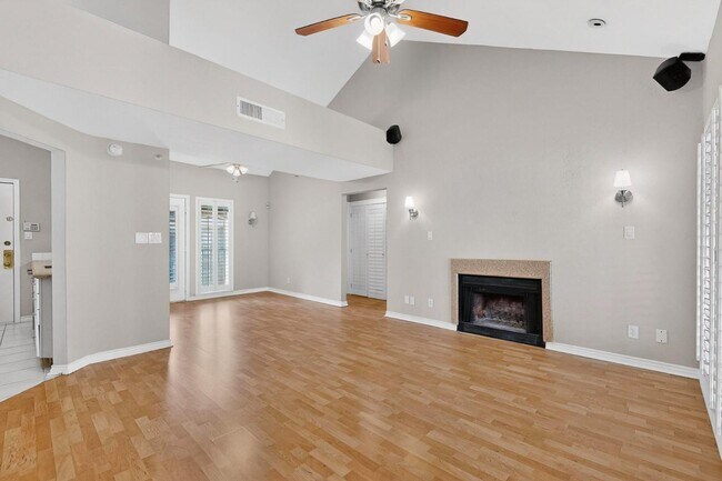 Building Photo - 3105 San Jacinto St