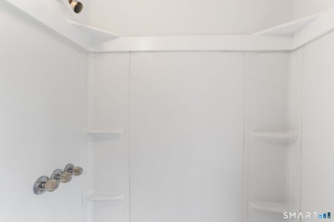 Building Photo - 63 Reynolds St