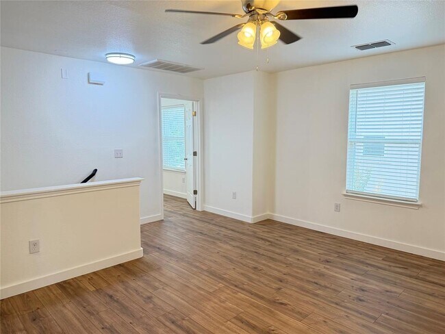 Building Photo - 10321 Forest Grove Dr