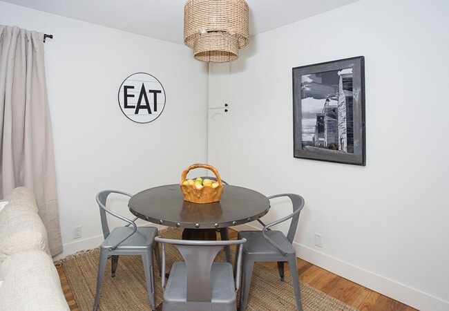 Building Photo - A Turnkey 4 Bed 2 Bath Furnished Retreat