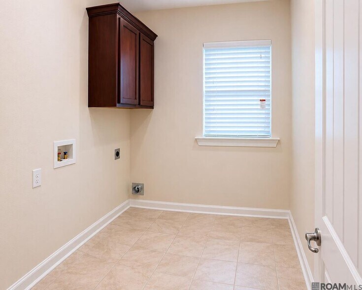 Building Photo - 1418 Gardenia Ln