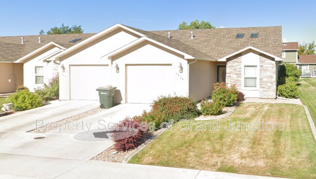 Primary Photo - 585 1/2 Belhaven Way