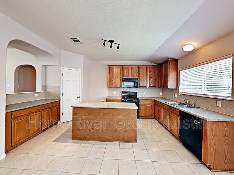 Building Photo - 119 Dove Song Dr