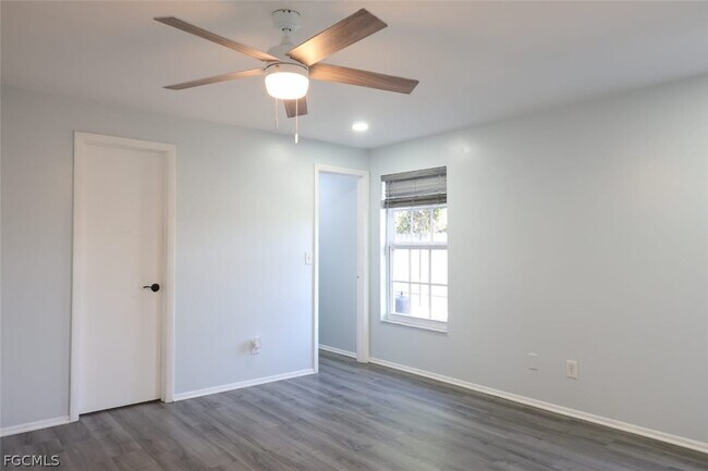 Building Photo - 1206 SE 23rd Pl