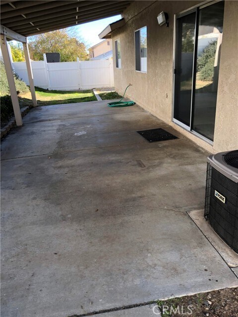 Building Photo - 1033 W King St