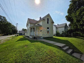 Building Photo - **MOVE-IN SPECIAL** Centrally Located and Remodeled 4BR Home