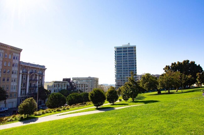 Building Photo - 1635 Gough St