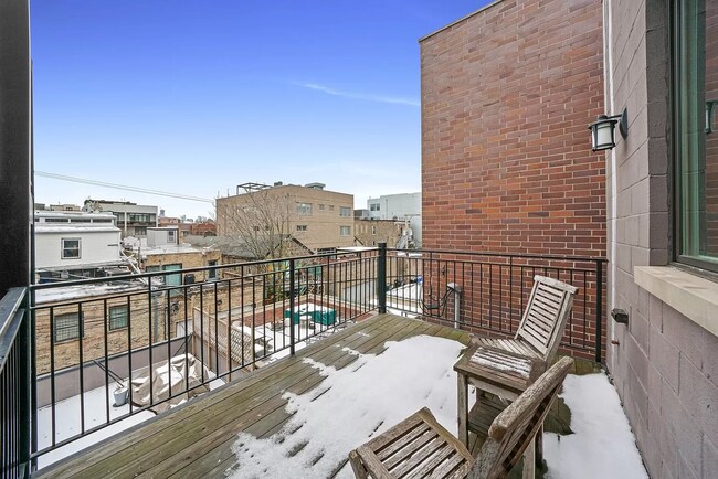 Building Photo - 1085 N Marshfield Ave