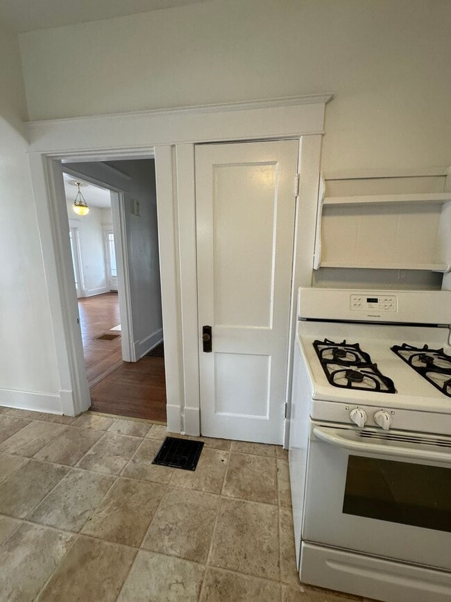 Building Photo - Wonderful 2 bed 2 bath in the heart of the...