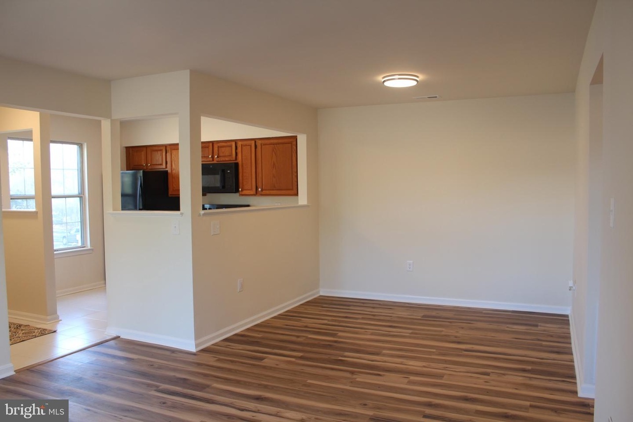 Building Photo - 9266 Chapman Oak Dr