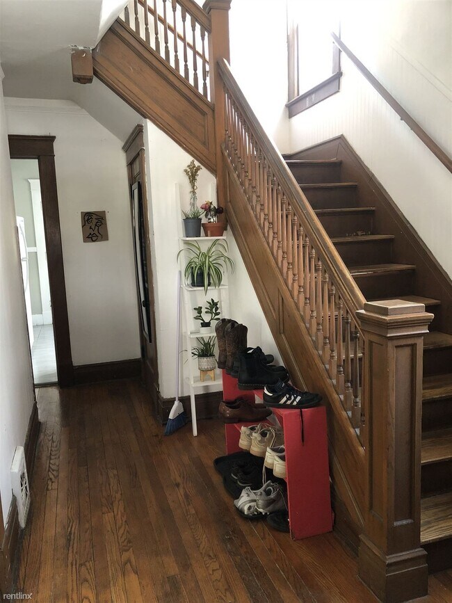 Building Photo - 4 br, 1 bath House - 806 Catherine St Only...