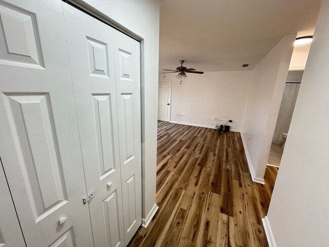 Building Photo - Cozy 2 Bedroom and 2 Bath Townhome in Kiss...