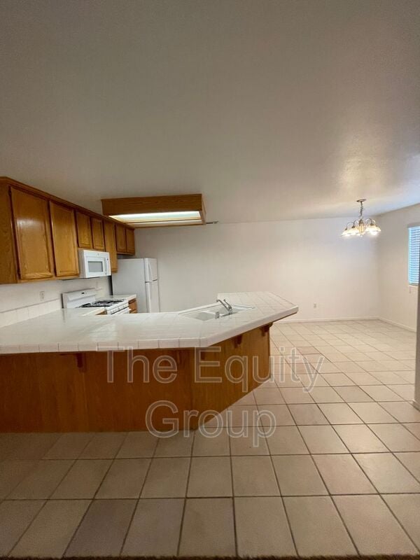Building Photo - 2660 W Lark Ave
