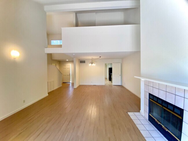 Building Photo - Large, open-concept 2-bedroom home in Mission San Jose!