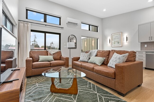 Building Photo - 2517 Vallette St