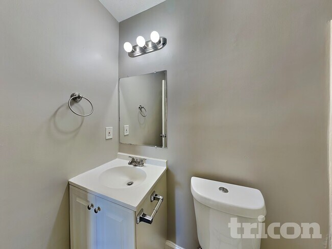 Building Photo - 868 Ashwood Crossing