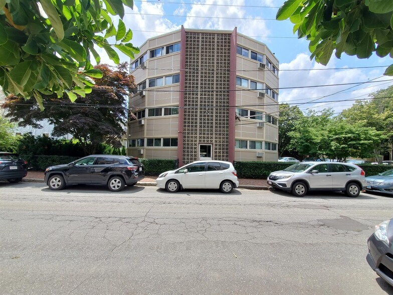 Building Photo - 340 Franklin St
