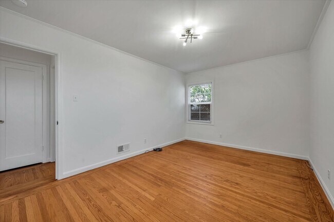 Building Photo - 619 Santa Susana Ave