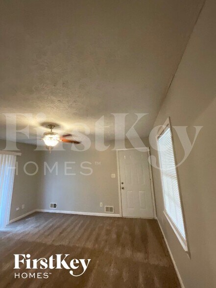 Building Photo - 10799 Sanderling Ln