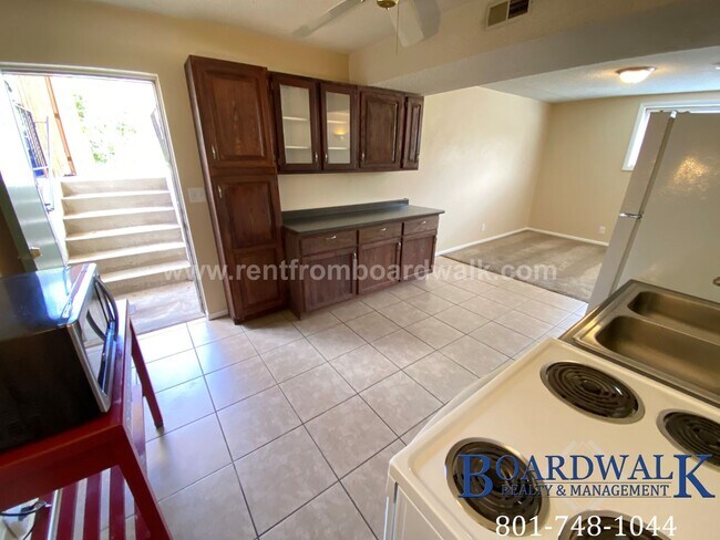 Building Photo - 451 8120 S