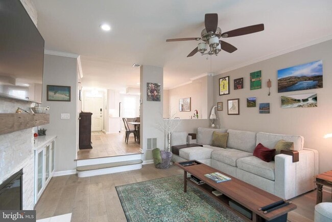 Building Photo - 332 S Alfred St