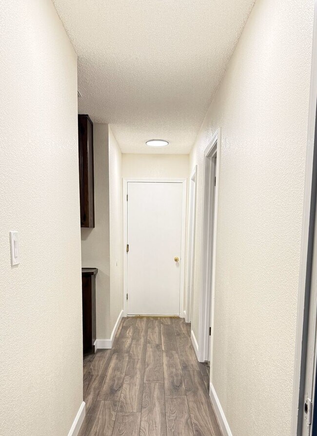 Building Photo - 8629 White Rock Dr