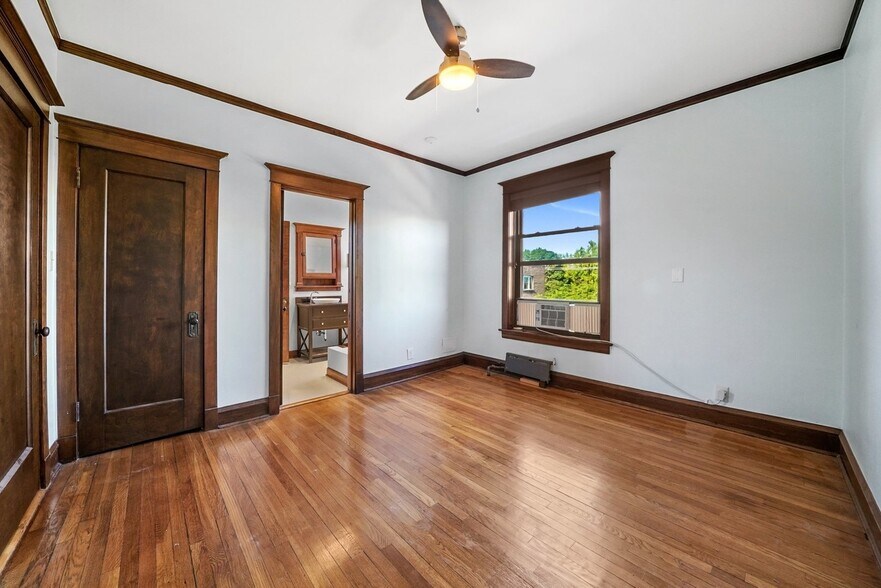 Bedroom 1, empty - 5520 S Cornell Ave