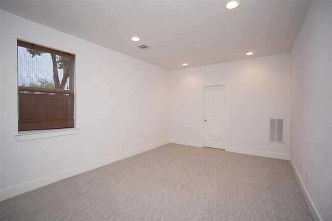 Building Photo - 1515 Weber St