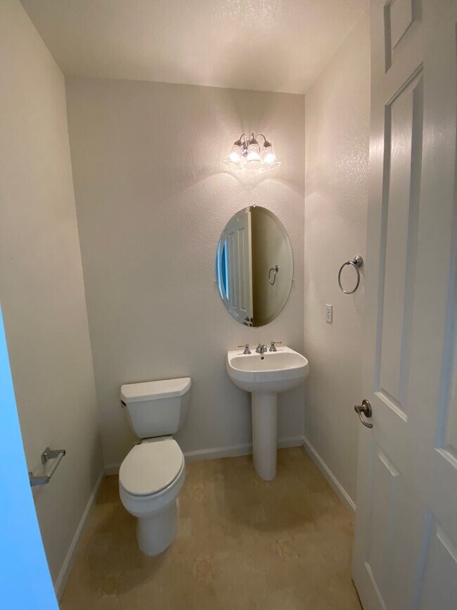 Building Photo - Elegant 2 story home in NW Visalia Coming ...