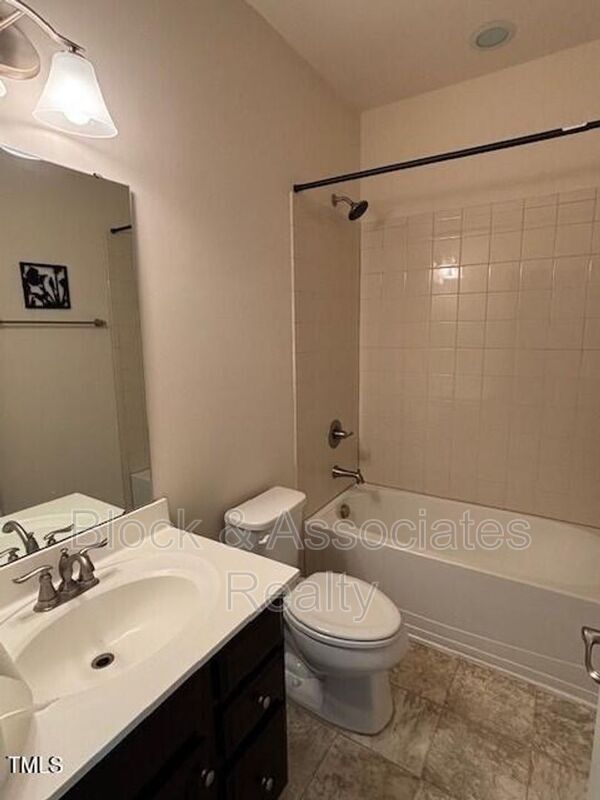 Building Photo - 1112 Boxcar Way