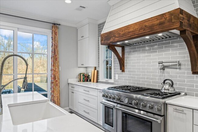 Building Photo - Unfurnished Luxury Home in Germantown with Lake Views & Wildlife