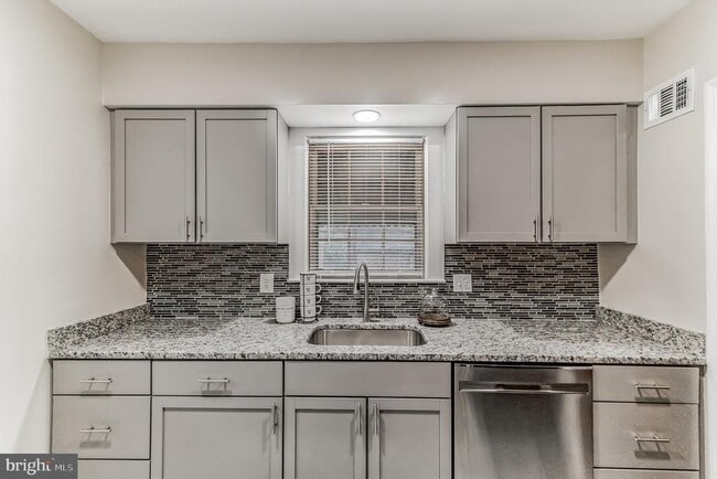 Building Photo - 440 N Nelson St