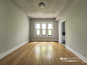 Building Photo - 2 bedroom in CHICAGO IL 60657