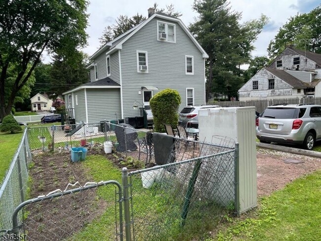 Building Photo - 24 Colfax Ave