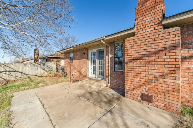 Building Photo - 13502 S Fern St