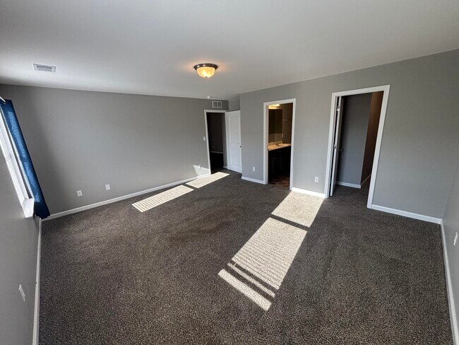 Building Photo - 140 Landry Ln