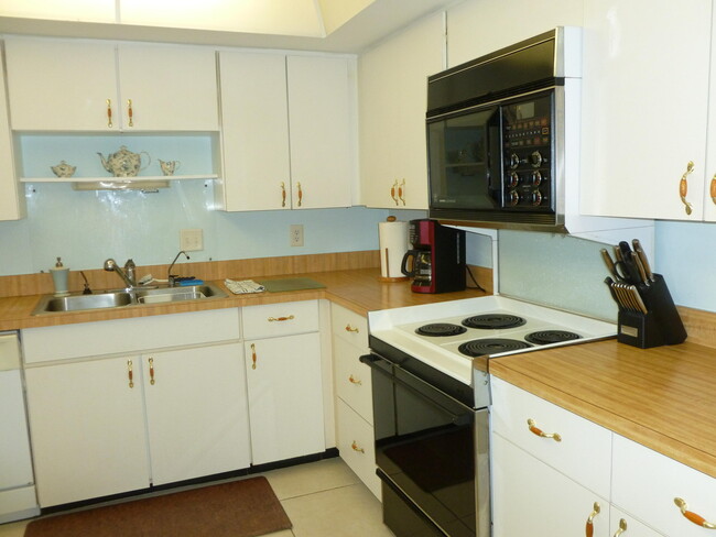 Building Photo - 3 SE Turtle Creek Dr