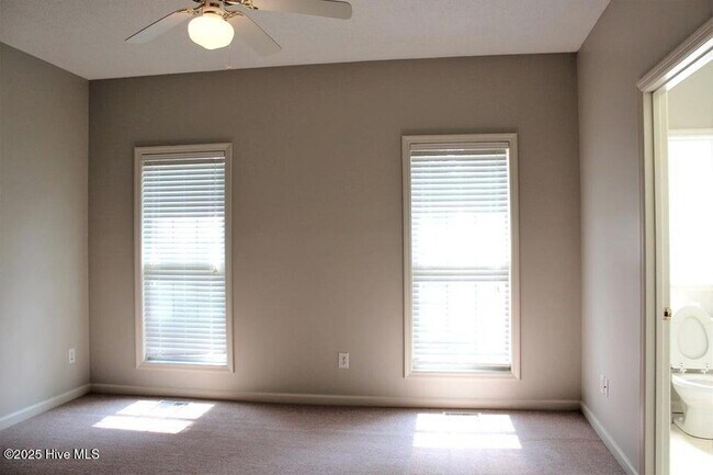 Building Photo - 929 Cardinal Pl