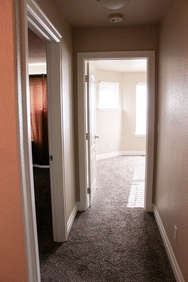 Building Photo - Meticulously maintained townhome on August...