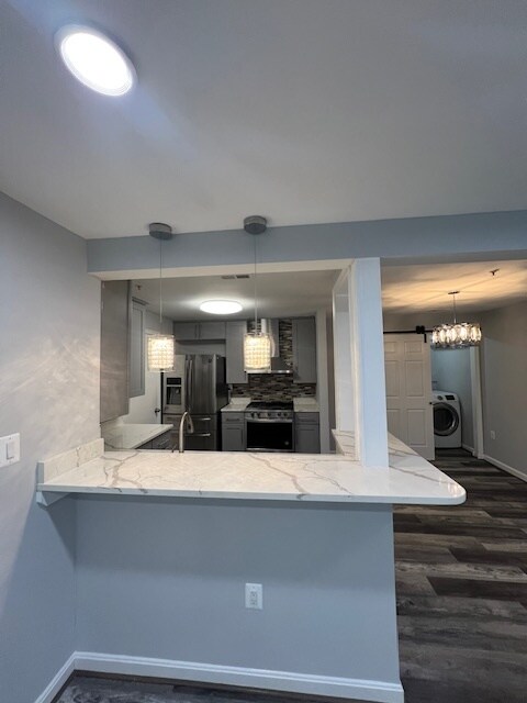 kitchen counter - 4801 Waltonshire Cir