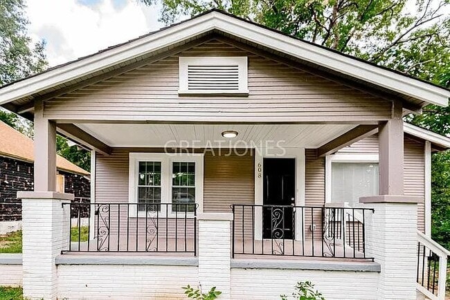 Primary Photo - 608 77th Way S