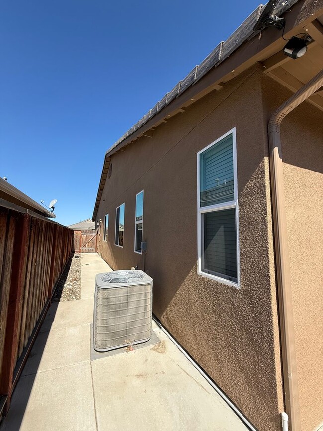 Building Photo - 2925 Walker Way