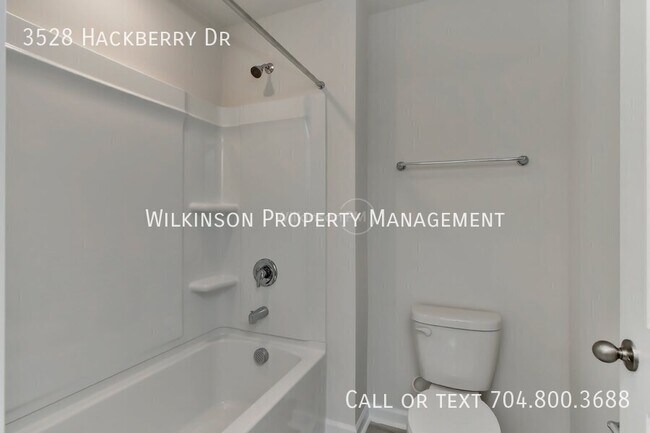 Building Photo - 3528 Hackberry Dr